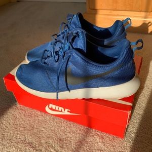Nike Roshe One Blue Size 9 (with box)